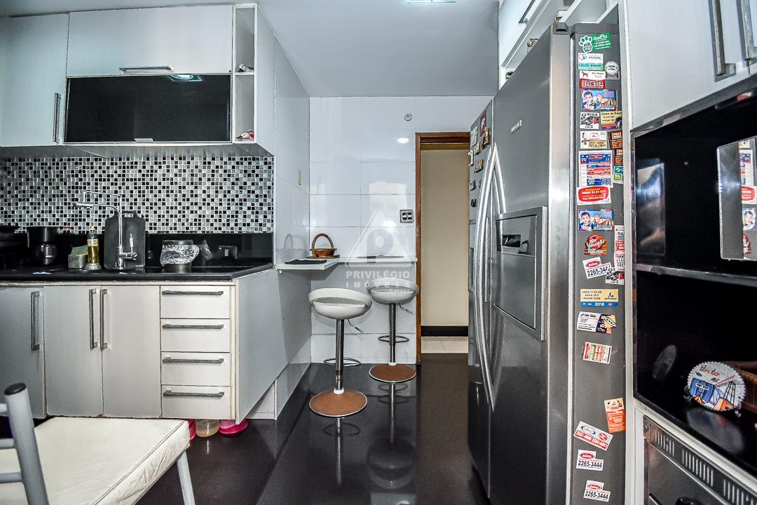 Apartamento à venda no Flamengo: cozinha