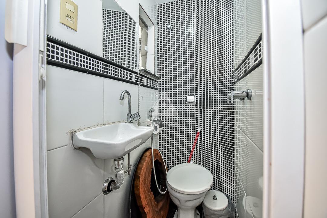 Apartamento à venda no Flamengo: banheiro de serviço