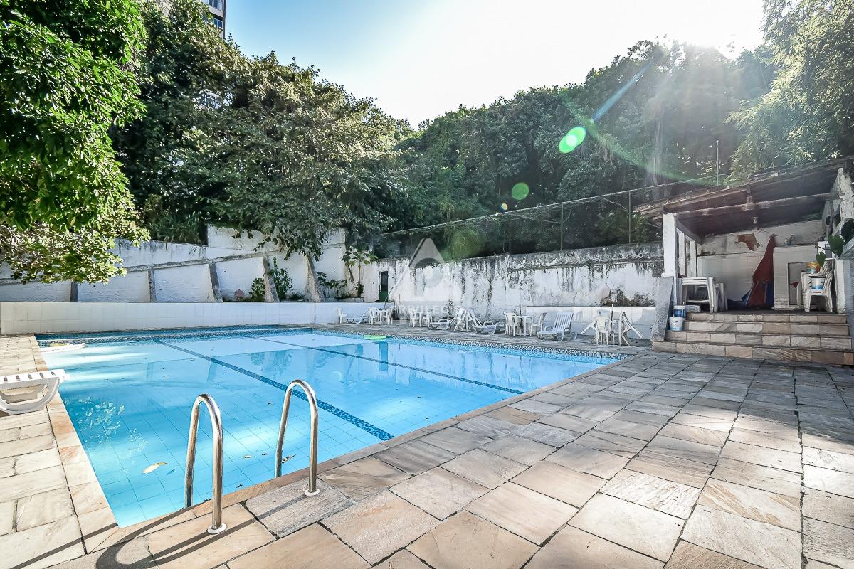 Apartamento à venda no Laranjeiras: piscina